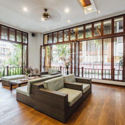 lobby-living-r.jpg